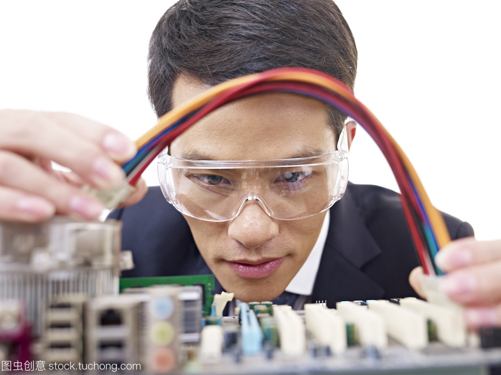 男性是否更擅長計算機維修？打破刻板印象，擁抱多元技能