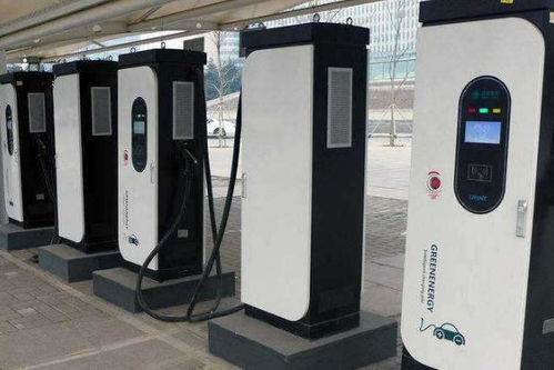 假期充電難 混動車型搶充電樁引爭議，新能源充電樁為何區別對待？